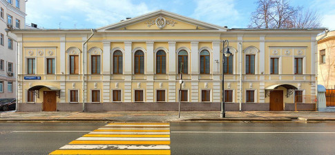 Спиридоновка 9